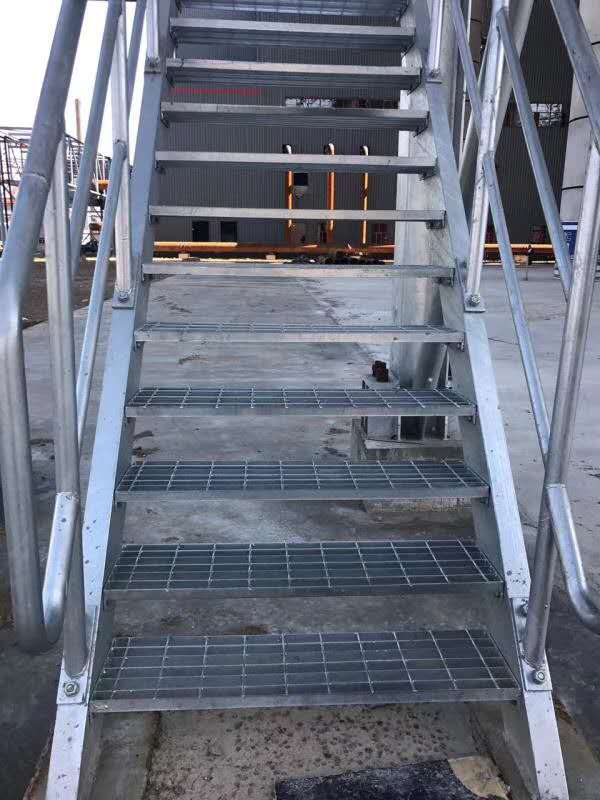 楼梯格栅踏步安全要求