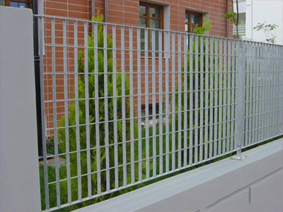 钢格栅围栏使用安装