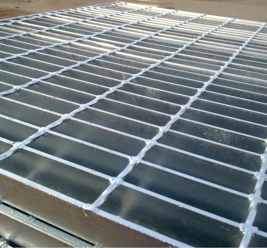 热镀锌钢格板在石化工业中的应用